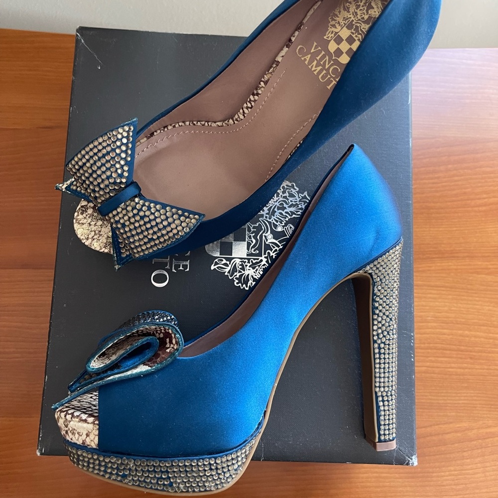 New in box Vince Camuto blue rhinestone pumps size 6.5